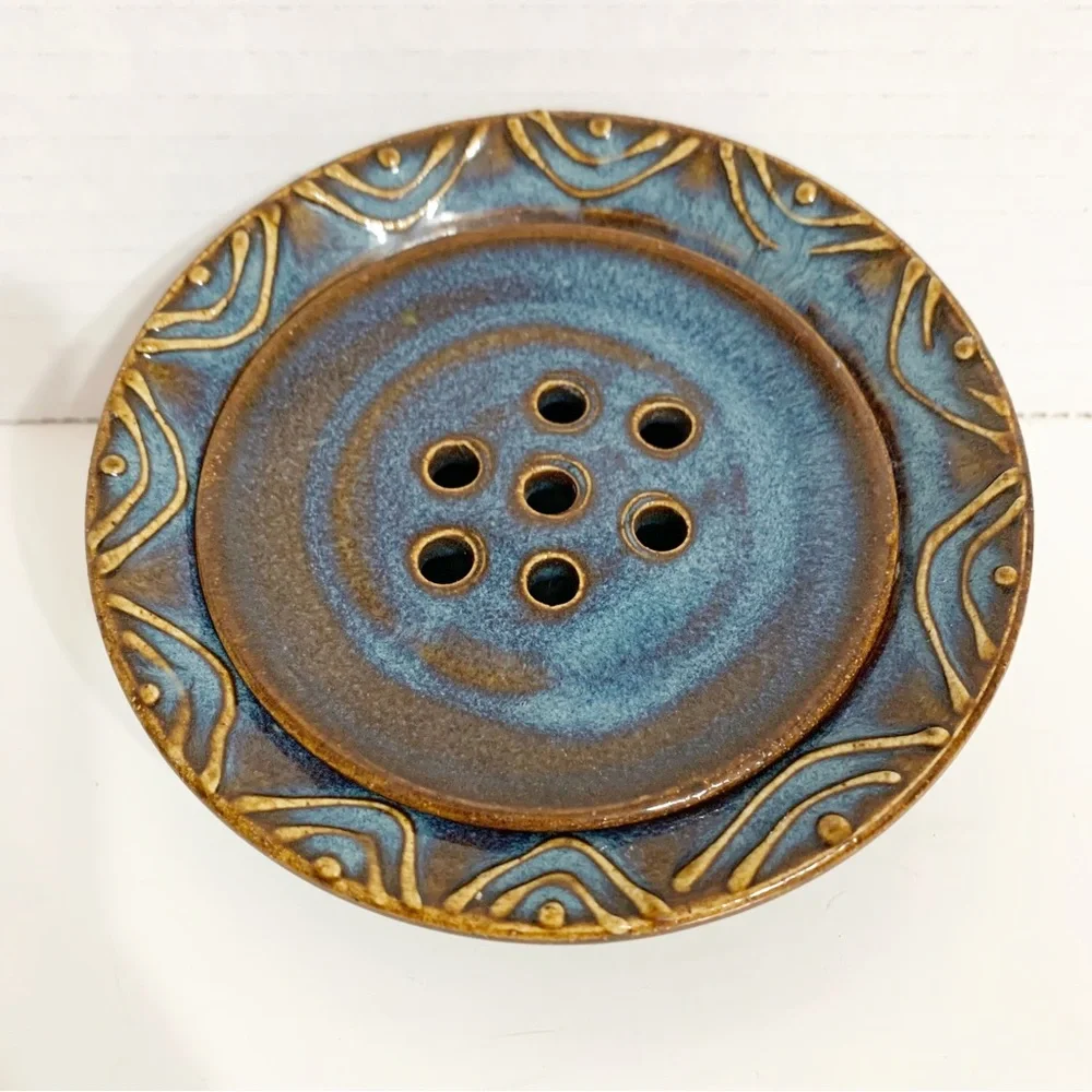 Signed Ceramic Soap Dish w Drain Piece Raised Detailing Along Sides Glazed 🔵🟤 - Picture 3 of 8